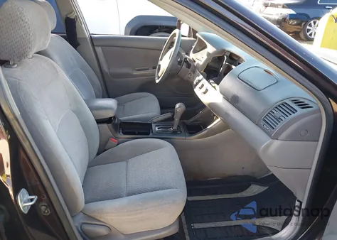 2003 Toyota Camry Le z USA, uszkodzony, nr VIN 4T1BE32KX3U662140